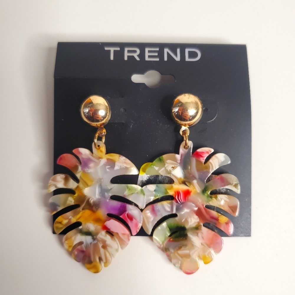 NWT TREND Dangle monstera Leaf colorful acetate earrings with gold post base